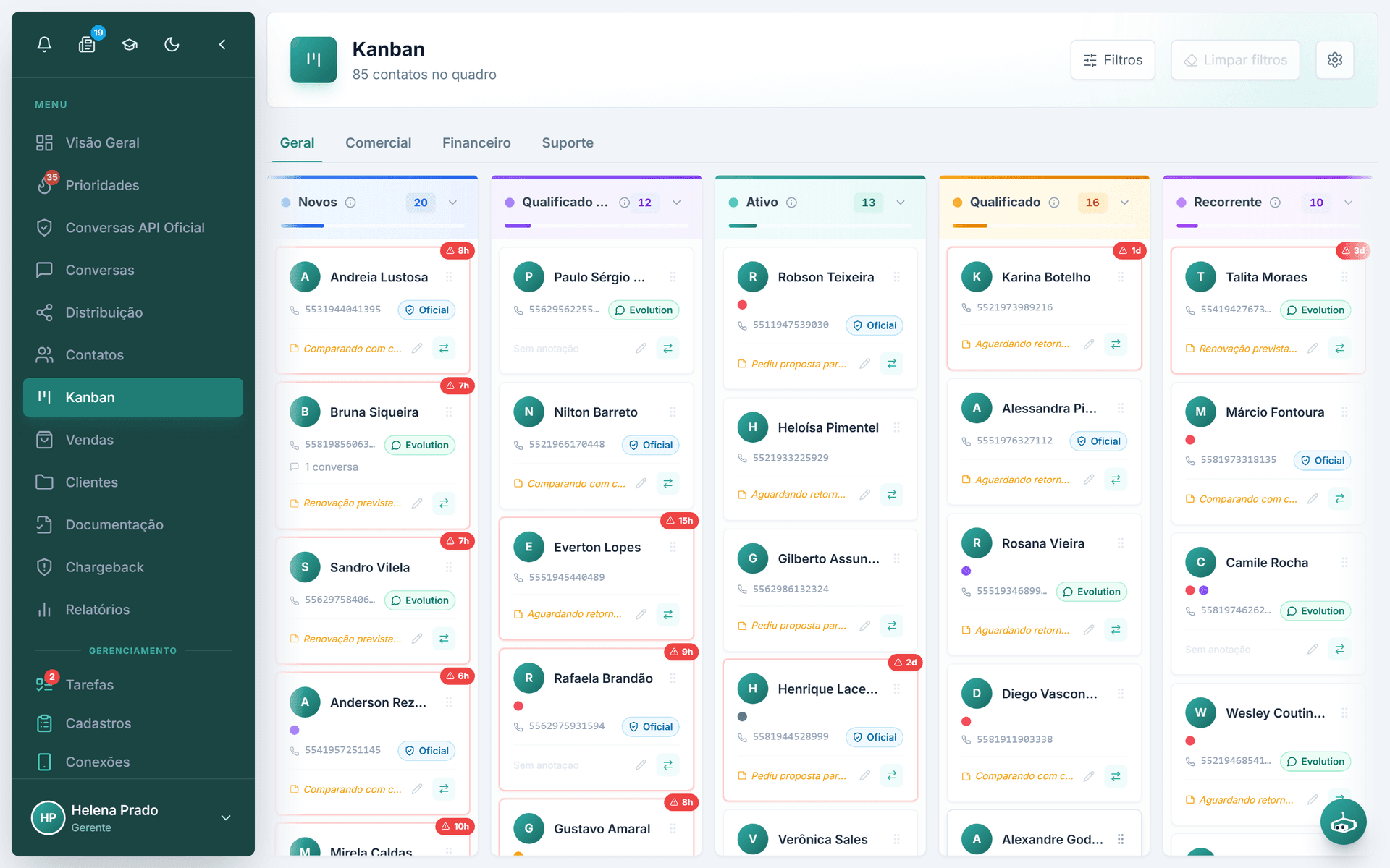Funil de vendas em Kanban do CRM Completo, com contatos distribuídos pelas etapas