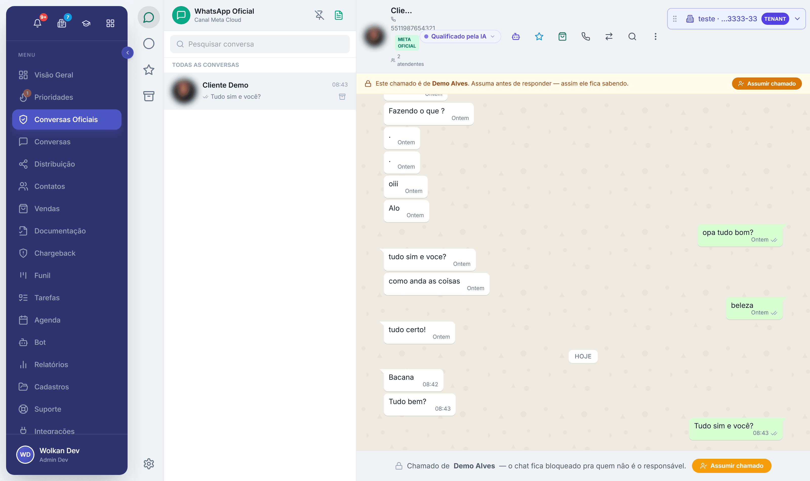 Tela de conversas do canal oficial no Multi-atendimento, com a lista de atendimentos à esquerda e o chat aberto à direita
